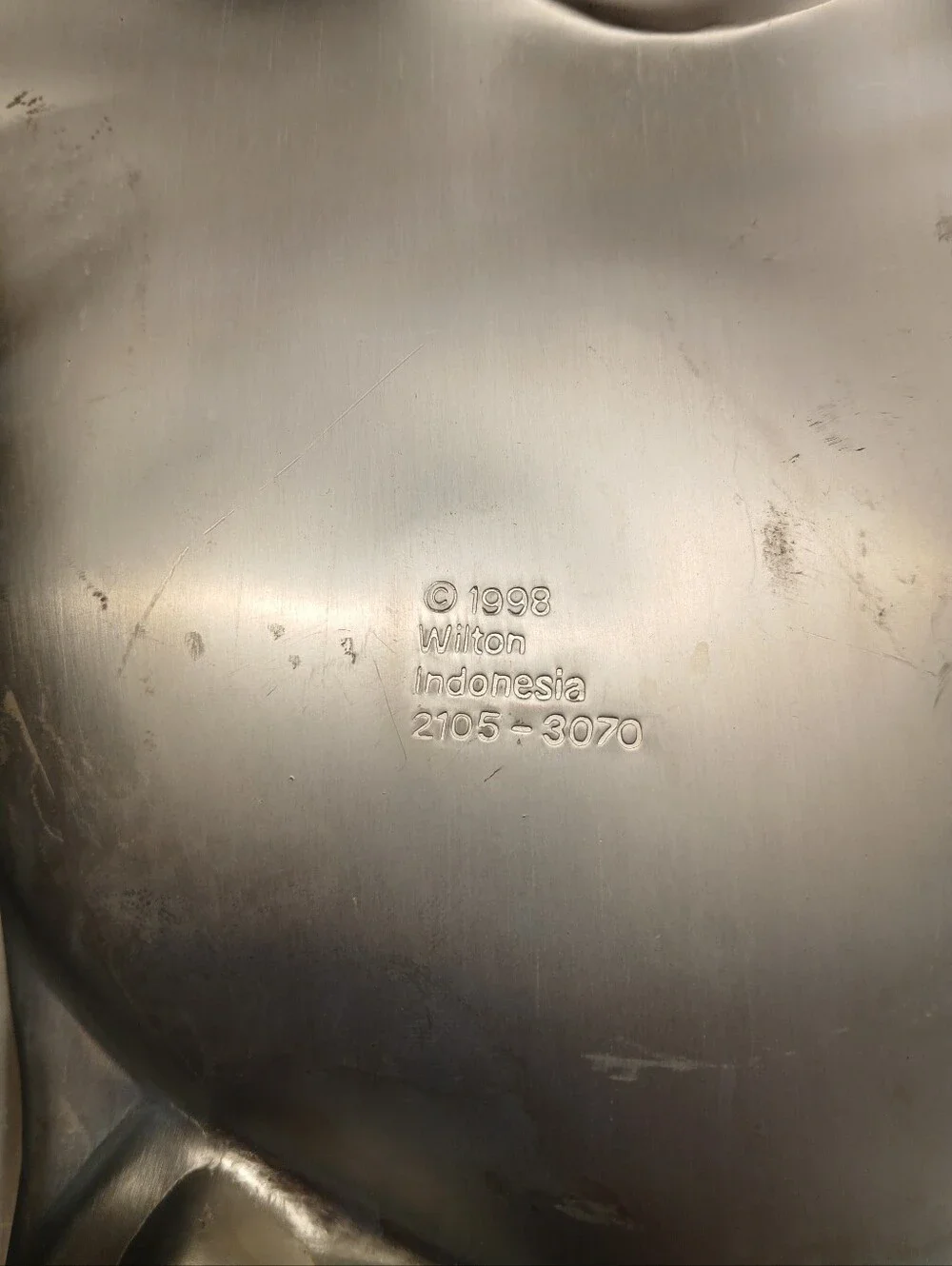 VTG 1998 Wilton Cast Aluminum Cake Pan 